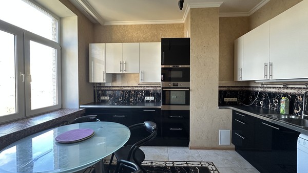 Продам трехкомнатную (3-комн.) квартиру, Мосфильмовская ул, 6, Москва г