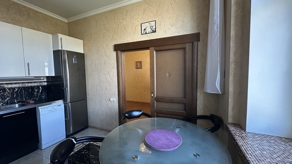 Продам трехкомнатную (3-комн.) квартиру, Мосфильмовская ул, 6, Москва г