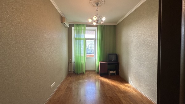 Продам трехкомнатную (3-комн.) квартиру, Мосфильмовская ул, 6, Москва г