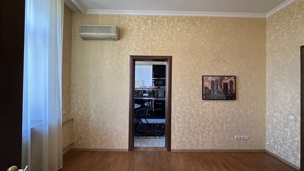 Продам трехкомнатную (3-комн.) квартиру, Мосфильмовская ул, 6, Москва г