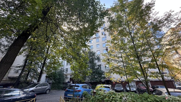Продам трехкомнатную (3-комн.) квартиру, Мосфильмовская ул, 6, Москва г