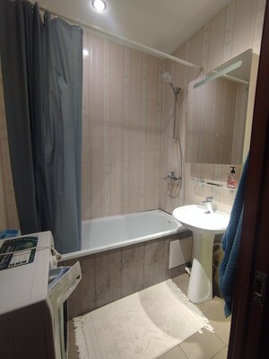 Продам трехкомнатную (3-комн.) квартиру, Генерала Белобородова пр-кт, дом 21, Истра г