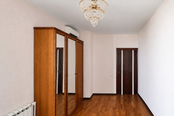 Продам трехкомнатную (3-комн.) квартиру, Адмирала Лазарева ул, 63к2, Москва г