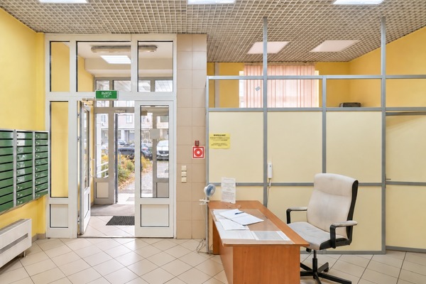Продам трехкомнатную (3-комн.) квартиру, Адмирала Лазарева ул, 63к2, Москва г