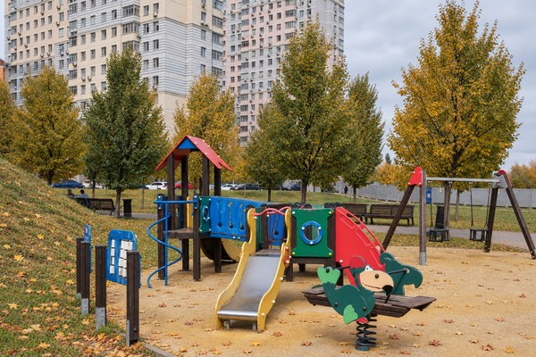 Продам трехкомнатную (3-комн.) квартиру, Адмирала Лазарева ул, 63к2, Москва г
