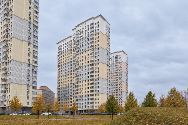 Продам трехкомнатную (3-комн.) квартиру, Адмирала Лазарева ул, 63к2, Москва г