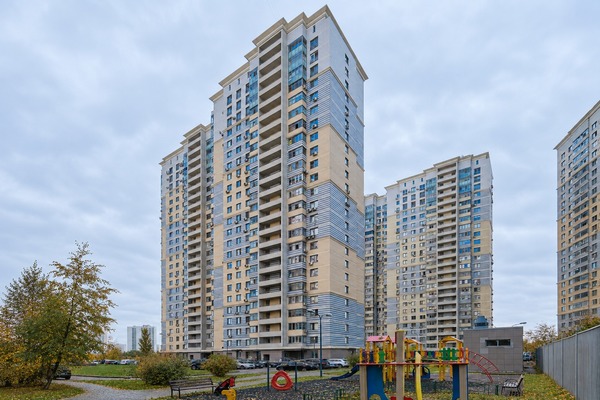 Продам трехкомнатную (3-комн.) квартиру, Адмирала Лазарева ул, 63к2, Москва г