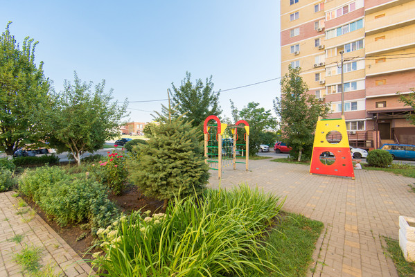 Продам двухкомнатную (2-комн.) квартиру, Петренко ул, 2, Ростов-на-Дону г
