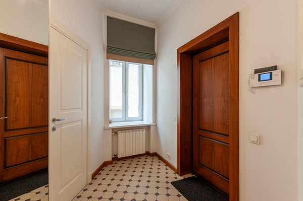 Продам трехкомнатную (3-комн.) квартиру, Малый Казённый пер, 8, Москва г