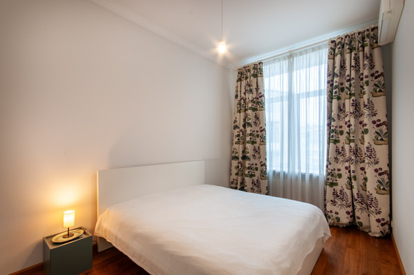 Продам трехкомнатную (3-комн.) квартиру, Малый Казённый пер, 8, Москва г