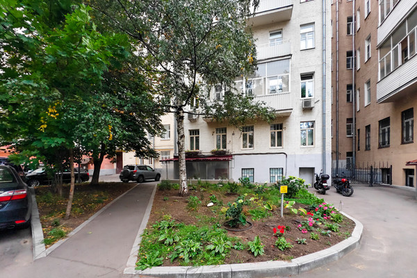 Продам трехкомнатную (3-комн.) квартиру, Малый Казённый пер, 8, Москва г