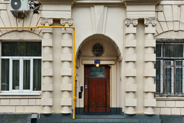 Продам трехкомнатную (3-комн.) квартиру, Малый Казённый пер, 8, Москва г