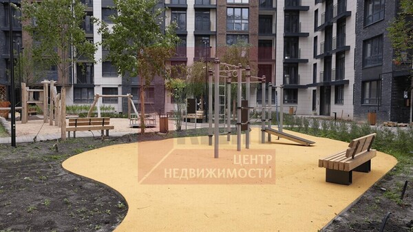 Продам трехкомнатную (3-комн.) , 1-й Портовый пер, к 3, Малое Исаково п