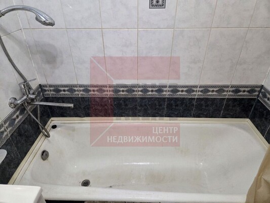 Продам трехкомнатную (3-комн.) квартиру, Морская ул, 23а, Заливино п