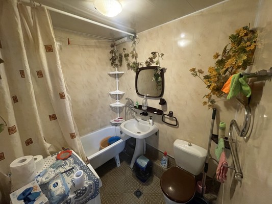 Продам двухкомнатную (2-комн.) квартиру, Горького ул, 6, Симферополь г