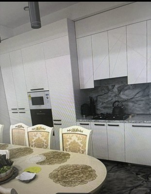 Продам трехкомнатную (3-комн.) квартиру, Платановая ул, 1, Алушта г