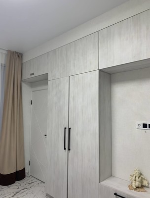 Продам трехкомнатную (3-комн.) квартиру, Платановая ул, 1, Алушта г