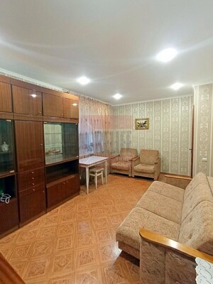 Продам двухкомнатную (2-комн.) квартиру, Васнецова ул, 8, Светлый г