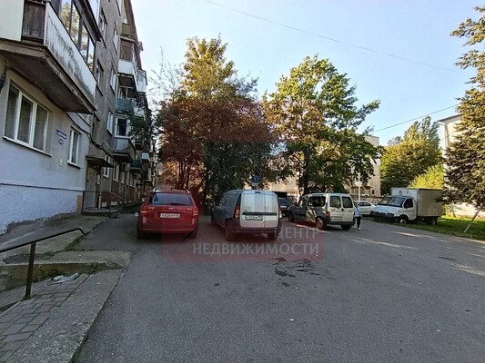 Продам коммерческое помещение 86 м2, 16-й (ПГК Лада тер) ряд, Калининград г