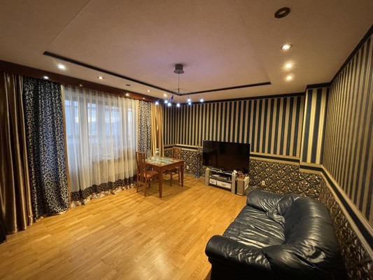 Продам трехкомнатную (3-комн.) квартиру, Воровского ул, 20, Мурманск г