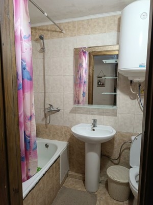 Продам двухкомнатную (2-комн.) квартиру, Снайперов ул, 21а, Симферополь г