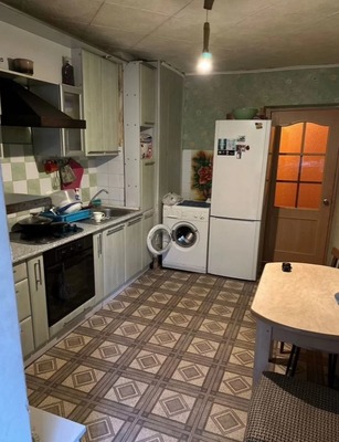Продам трехкомнатную (3-комн.) квартиру, Кочетова ул, 5к3, Великий Новгород г