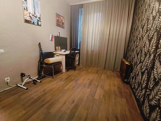 Продам трехкомнатную (3-комн.) квартиру, Ленина ул, 9, Апрелевка г