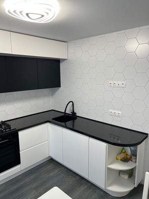 Продам трехкомнатную (3-комн.) квартиру, Роз (Центральный р-н) ул, 63, Сочи г