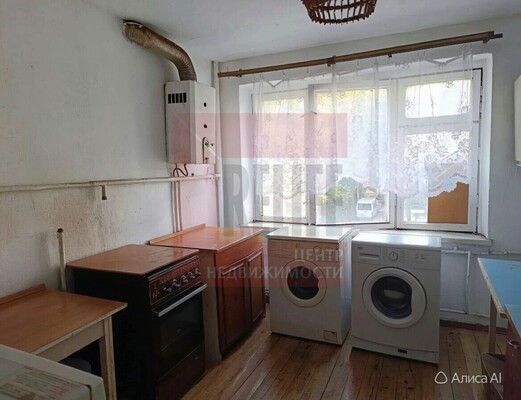 Продам комнату в 5-комн. квартире, Серпуховская ул, 25, Калининград г