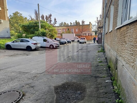 Продам комнату в 5-комн. квартире, Серпуховская ул, 25, Калининград г