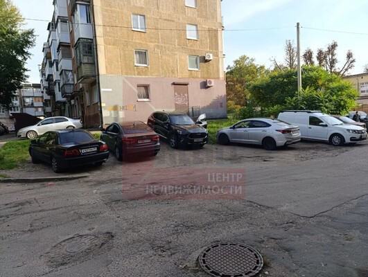Продам комнату в 5-комн. квартире, Серпуховская ул, 25, Калининград г