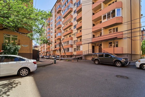 Продам однокомнатную (1-комн.) квартиру, им. Сергея Есенина ул, 127к2, Краснодар г