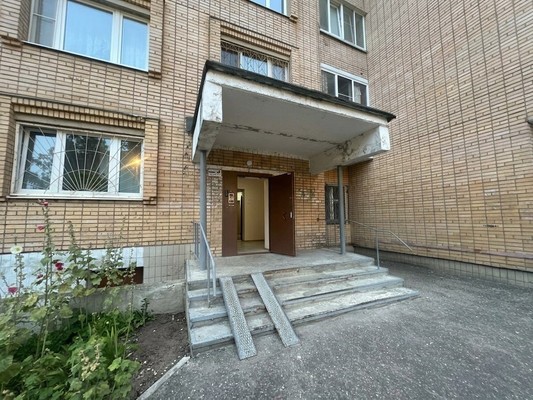 Продам трехкомнатную (3-комн.) квартиру, Космонавтов ул, 35, Юрово д