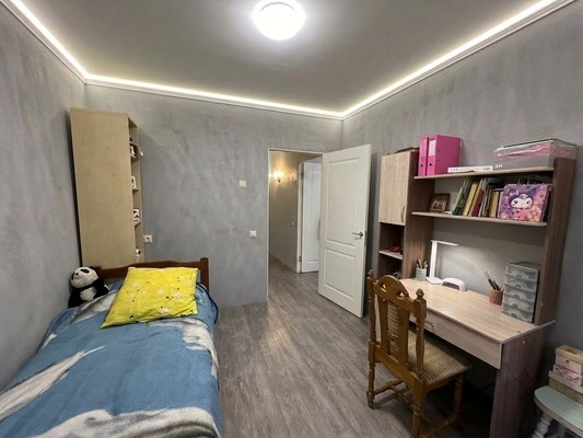 Продам трехкомнатную (3-комн.) квартиру, Космонавтов ул, 35, Юрово д