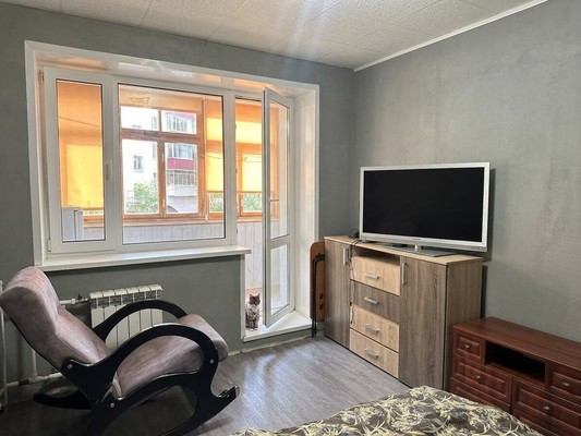 Продам трехкомнатную (3-комн.) квартиру, Космонавтов ул, 35, Юрово д