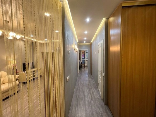 Продам трехкомнатную (3-комн.) квартиру, Космонавтов ул, 35, Юрово д