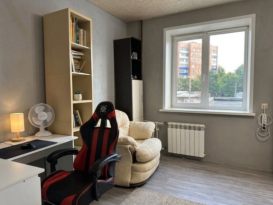 Продам трехкомнатную (3-комн.) квартиру, Космонавтов ул, 35, Юрово д