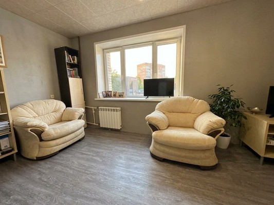 Продам трехкомнатную (3-комн.) квартиру, Космонавтов ул, 35, Юрово д