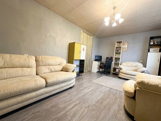 Продам трехкомнатную (3-комн.) квартиру, Космонавтов ул, 35, Юрово д