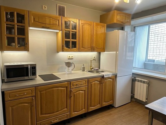 Продам трехкомнатную (3-комн.) квартиру, Космонавтов ул, 35, Юрово д