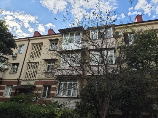 Продам трехкомнатную (3-комн.) квартиру, Гагарина (Центральный р-н) ул, 10, Сочи г