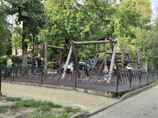 Продам трехкомнатную (3-комн.) квартиру, Гагарина (Центральный р-н) ул, 10, Сочи г