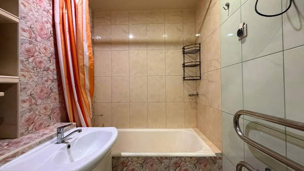 Продам двухкомнатную (2-комн.) квартиру, Чистопольская ул, 7, Пермь г