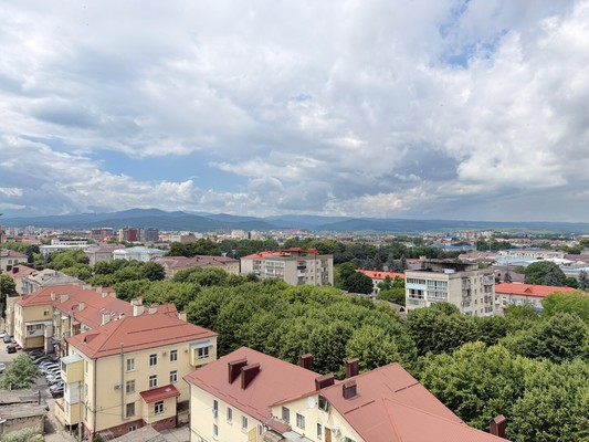 Продам трехкомнатную (3-комн.) квартиру, Ленина пр-кт, 46кБ, Нальчик г