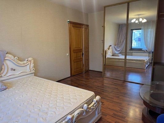 Продам трехкомнатную (3-комн.) квартиру, Нахимовская ул, 39, Находка г