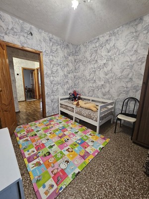 Продам трехкомнатную (3-комн.) квартиру, 2-й мкр, 11, Новомихайловский пгт