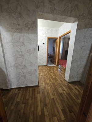 Продам трехкомнатную (3-комн.) квартиру, 2-й мкр, 11, Новомихайловский пгт