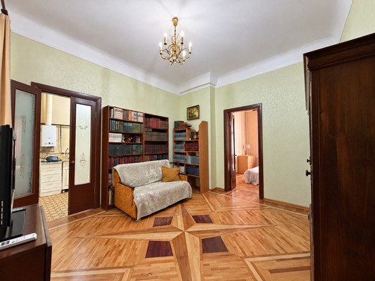Продам трехкомнатную (3-комн.) квартиру, Красных Зорь ул, 21, Ростов-на-Дону г