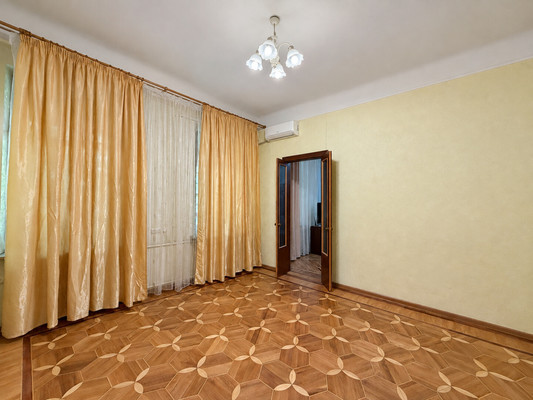 Продам трехкомнатную (3-комн.) квартиру, Красных Зорь ул, 21, Ростов-на-Дону г