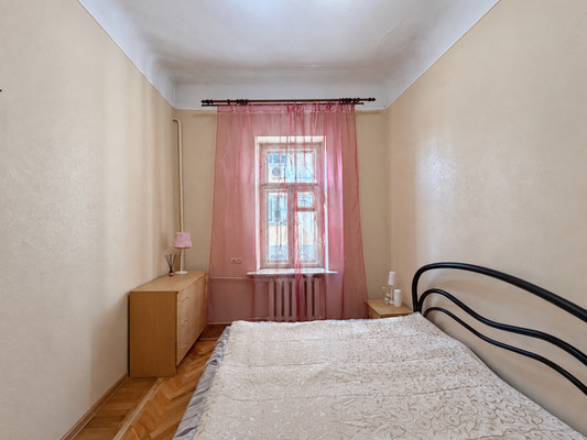Продам трехкомнатную (3-комн.) квартиру, Красных Зорь ул, 21, Ростов-на-Дону г